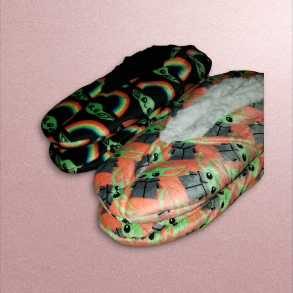 💖Star Wars Mandalorian Woman's Slipper Sock 2-Pack (One Size Fits Most) - Picture 8 of 12